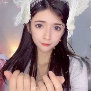 抖音博主《狗头妹子》26分钟打扑克
