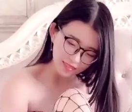 美腿妹子展示足技小杂烩+