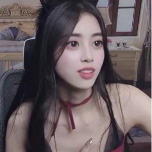 罕见21岁女大学生是喷泉小天后你知道多少？