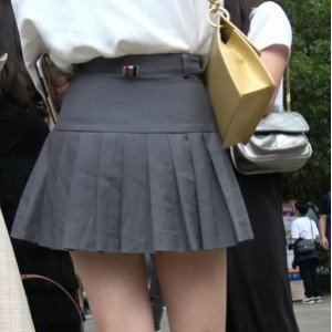 日系JK制服小姐姐接拍视频，修长纤细美腿十分养眼