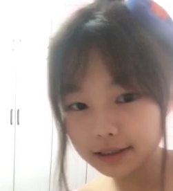 年轻粉嫩小乖乖互相亲吻吃小胸前软肉奇怪玩具放飞自我sao+xue揉揉子1V610MB
