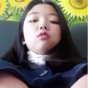 妹子圣女水果酒瓶