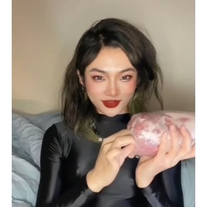 CD系列伪娘小樱自制猪肉快乐杯最新合集1V98MB，论坛找资源发现的，挺新奇的。