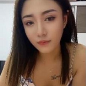 优质女神私人定制丝足小语最新合集2.3G，黑丝美腿私拍