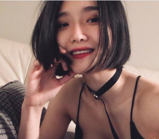 大罩杯S货何惠美国留学最新合集20V5.3G，互动无保护