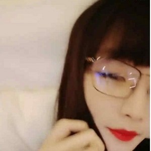 微博可爱眼镜妹骚气合集48V17G，懂事搭讪实力派