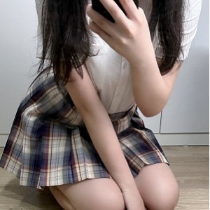 推特MomoYih三人游视频36部10.9G太诱人了