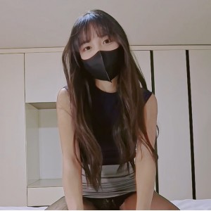 15部21G爱玩熊熊福利姬美艳长腿视频